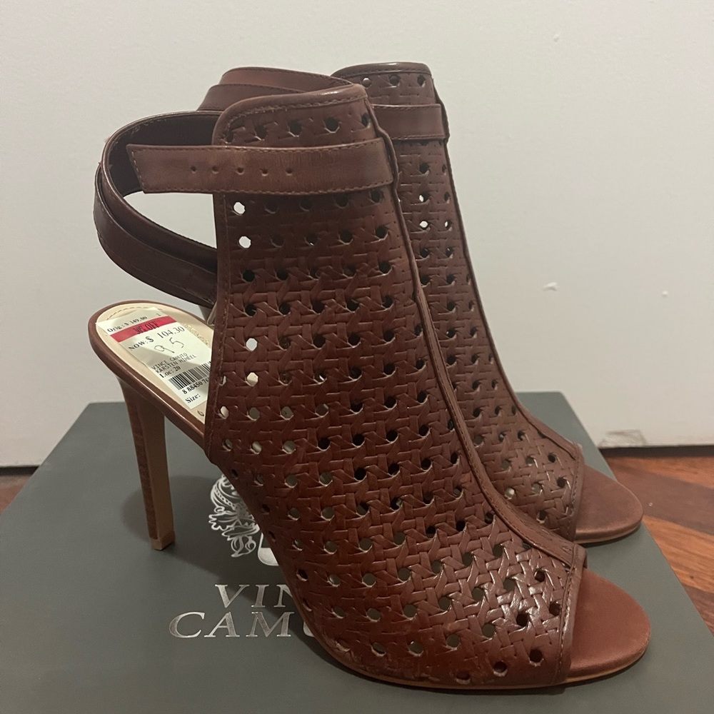 NEW Vince Camuto Karstark Open Toe and Open back Heels, Sz 9.5 in Dark Cognac